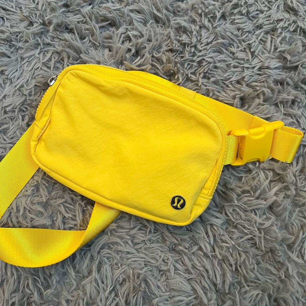 Lululemon utility yellow fanny everywhere belt bag